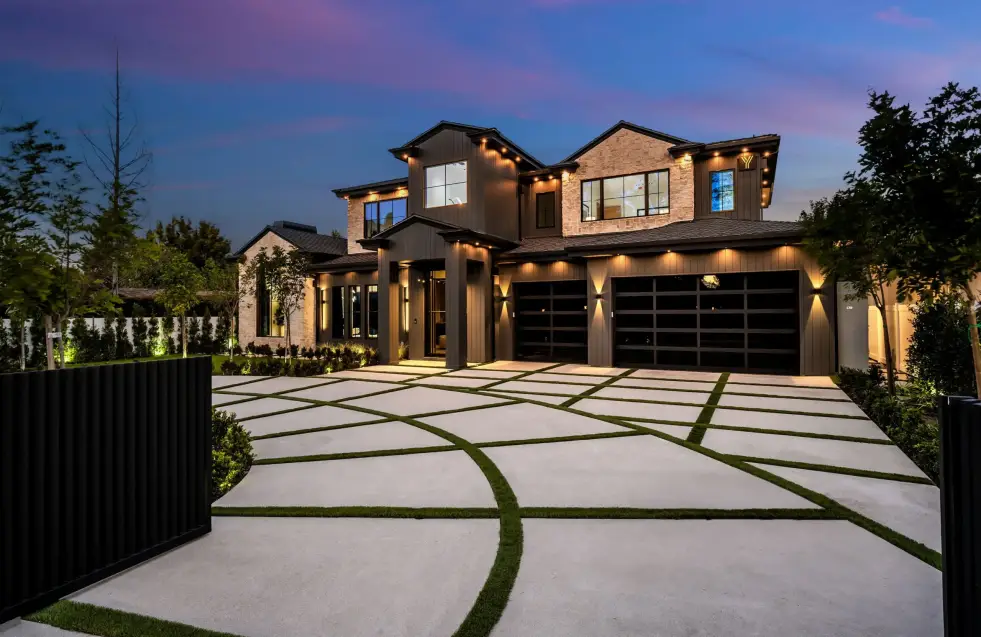 modern-two-story-house-illuminated-at-night-with-l-2025-02-10-06-40-17-utc (1)